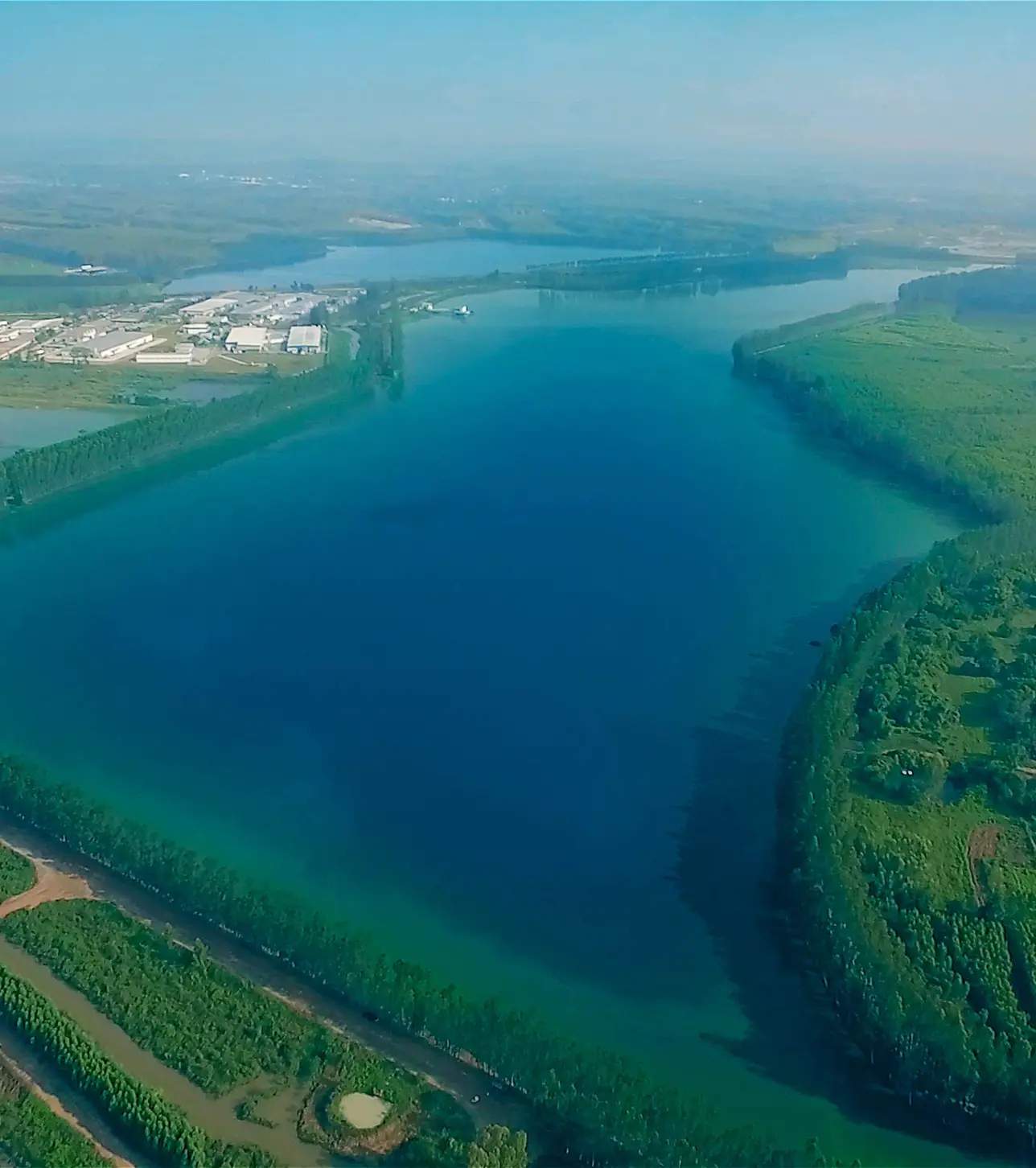 อ่างเก็บน้ำอุตสาหกรรมขนาดใหญ่